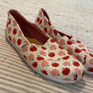 TOMS 8.5 apples